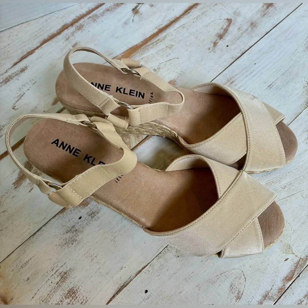 ANN KLEIN Ellis sandal wedge espadrille neutral summer party wedding sz 10 NWOB